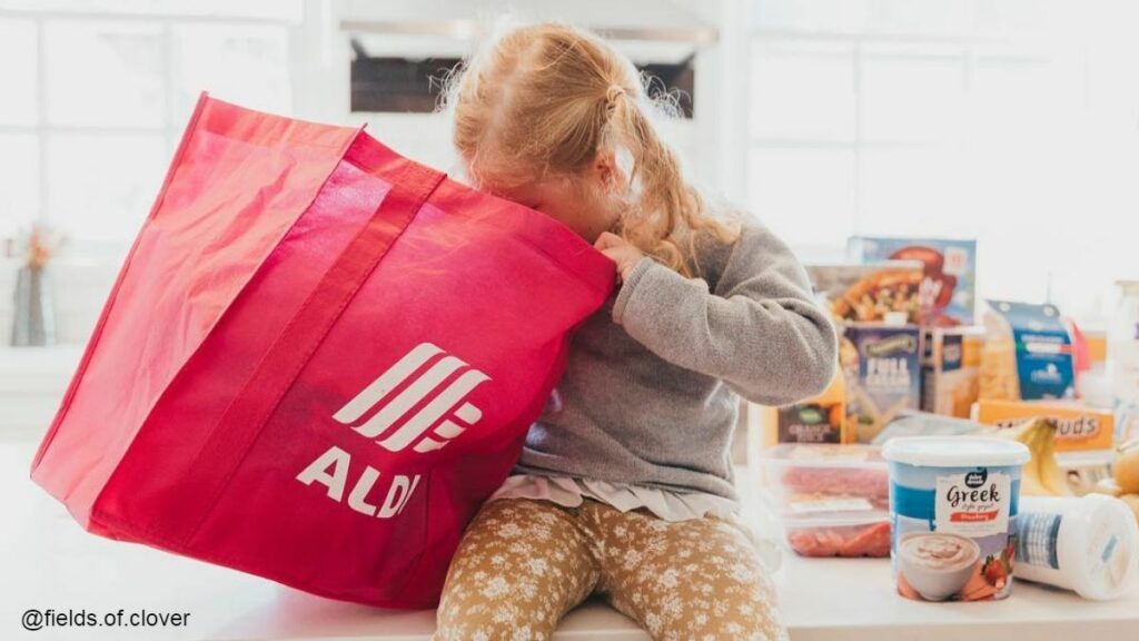 kid looking into aldi bag